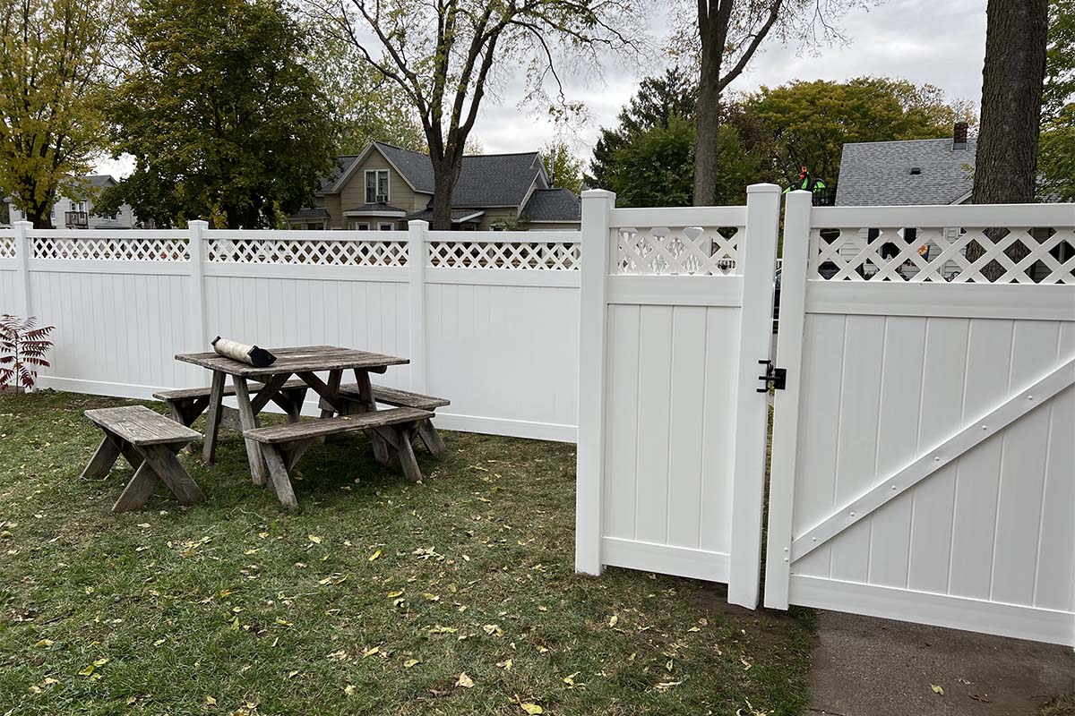 vinyl-fencing-projects-45